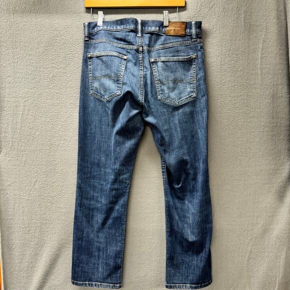 Lucky Brand Jeans Mens 33x30 (34x29 ACTUAL) 221 Straight Blue Denim Faded Wash - Picture 3 of 11